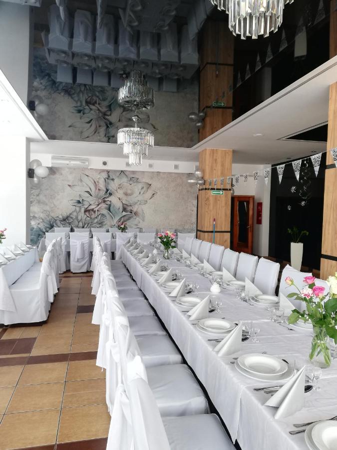 Hotel Tiffany Нове-Място-Любавске Экстерьер фото