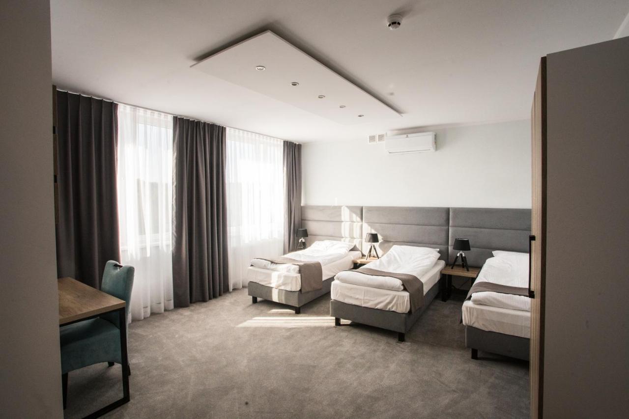 Hotel Tiffany Нове-Място-Любавске Экстерьер фото